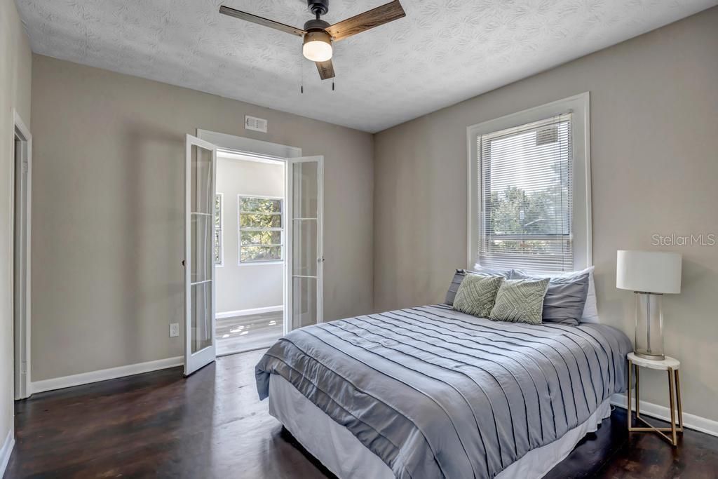 待售: $420,000 (5 贝兹, 2 浴室, 2240 平方英尺)