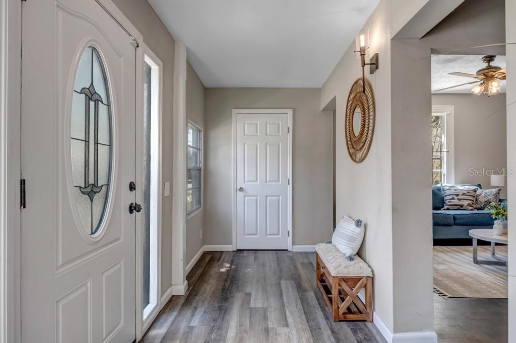 待售: $420,000 (5 贝兹, 2 浴室, 2240 平方英尺)