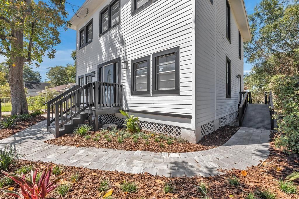 待售: $420,000 (5 贝兹, 2 浴室, 2240 平方英尺)