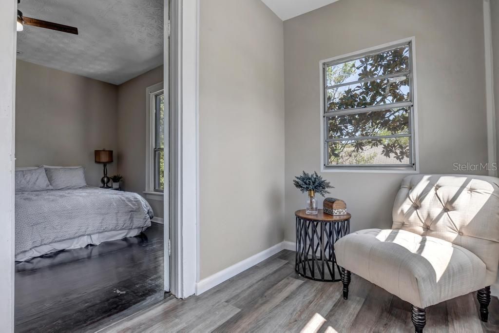 待售: $420,000 (5 贝兹, 2 浴室, 2240 平方英尺)