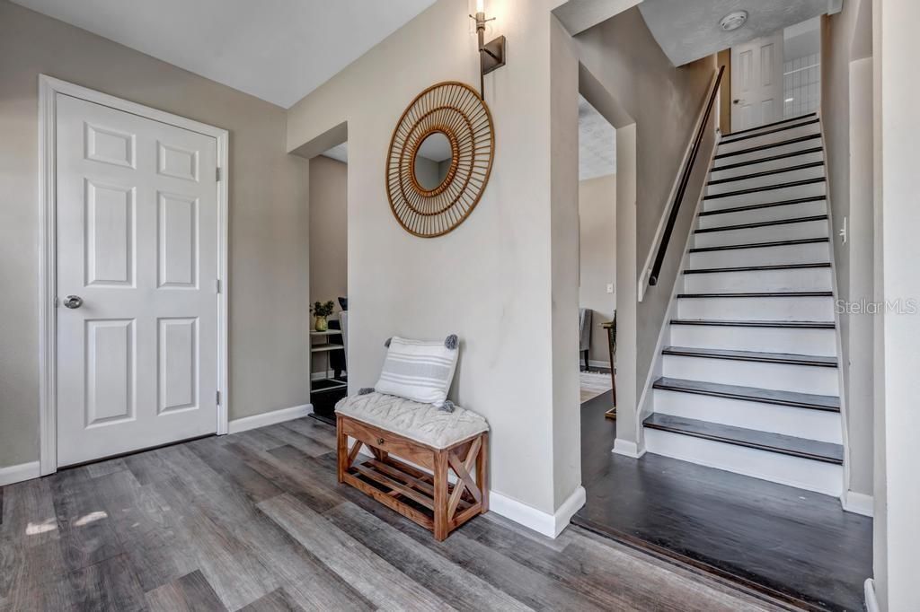 待售: $420,000 (5 贝兹, 2 浴室, 2240 平方英尺)