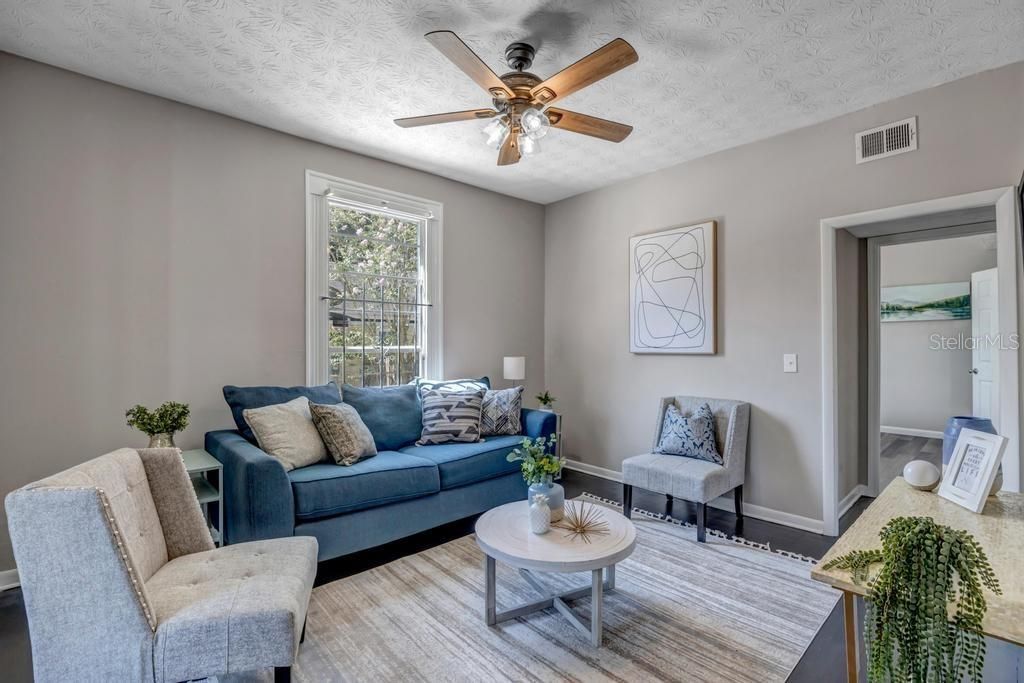 待售: $420,000 (5 贝兹, 2 浴室, 2240 平方英尺)