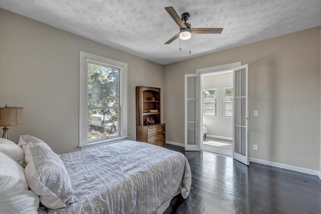 待售: $420,000 (5 贝兹, 2 浴室, 2240 平方英尺)