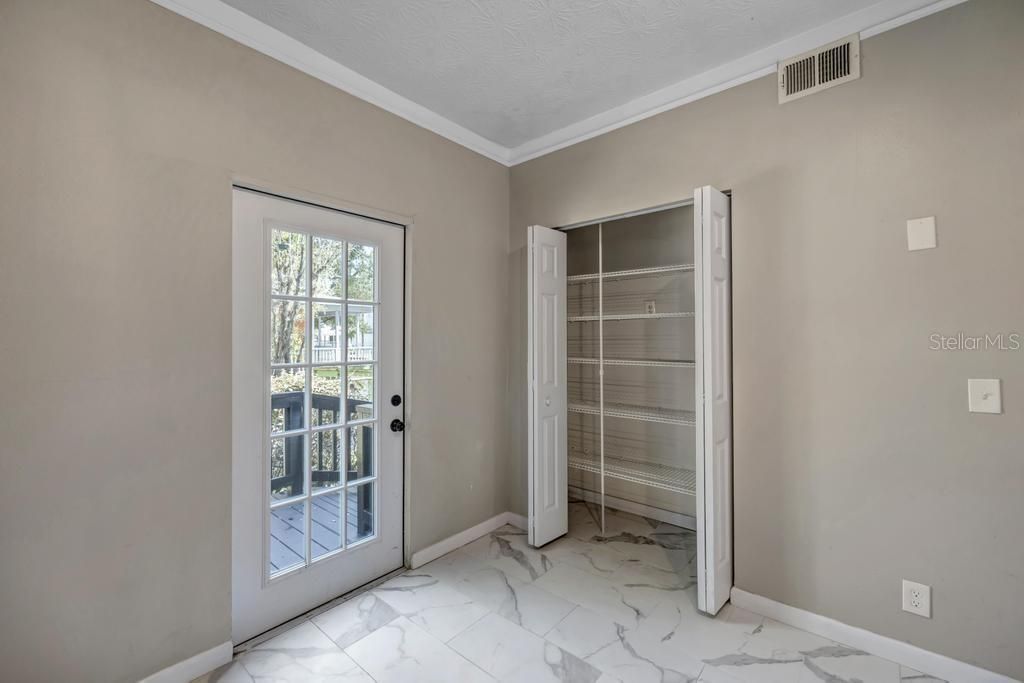 待售: $420,000 (5 贝兹, 2 浴室, 2240 平方英尺)