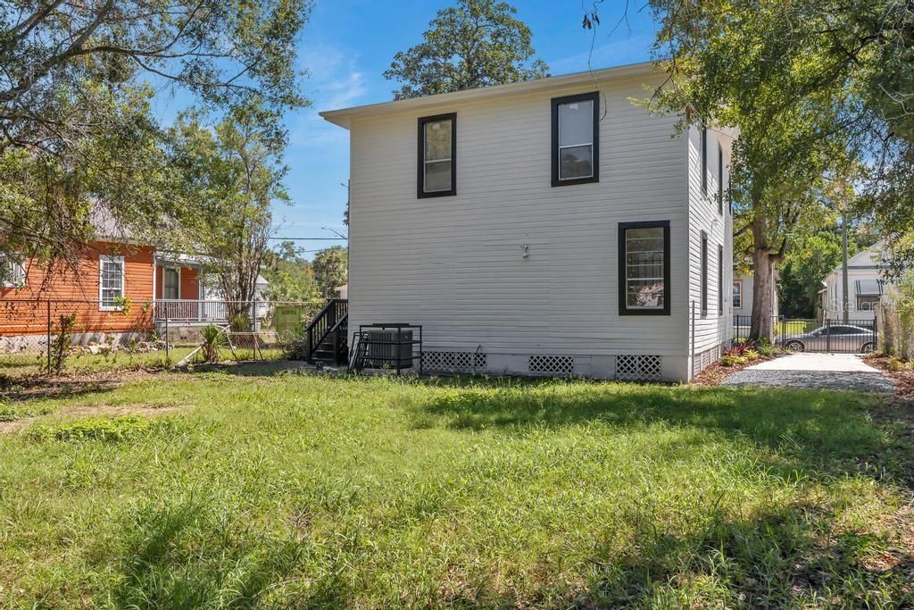 待售: $420,000 (5 贝兹, 2 浴室, 2240 平方英尺)