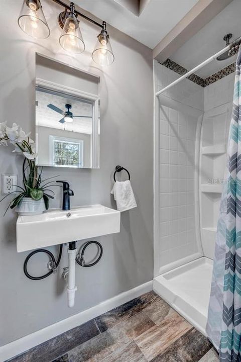 待售: $420,000 (5 贝兹, 2 浴室, 2240 平方英尺)