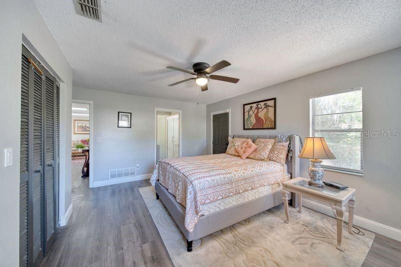 En Venta: $529,900 (4 camas, 3 baños, 2295 Pies cuadrados)