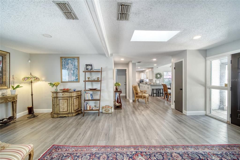 En Venta: $529,900 (4 camas, 3 baños, 2295 Pies cuadrados)