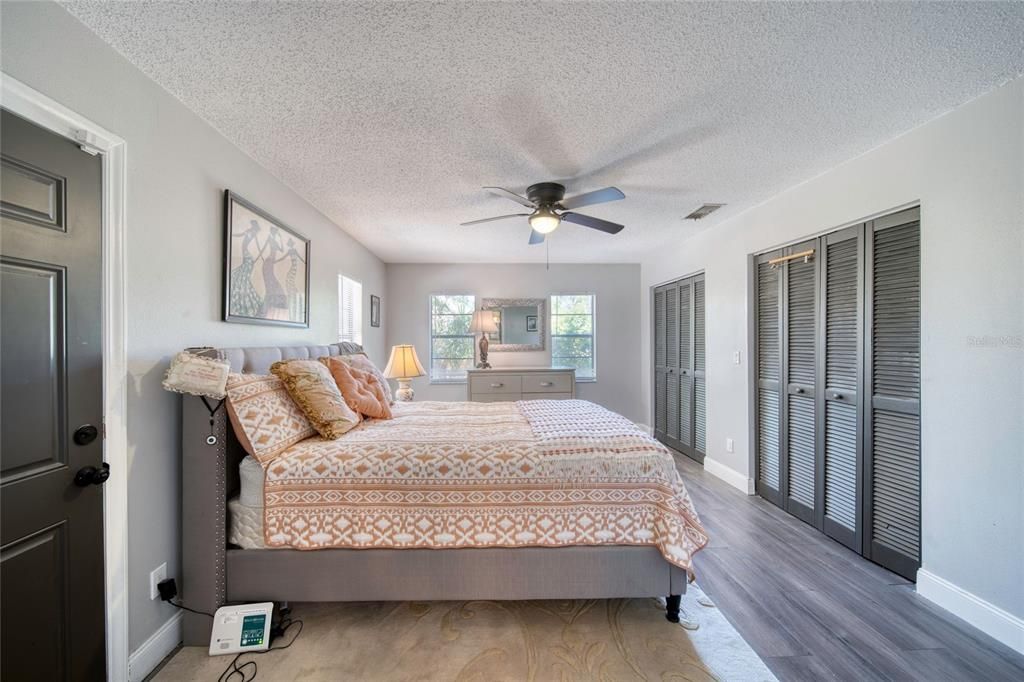 En Venta: $529,900 (4 camas, 3 baños, 2295 Pies cuadrados)