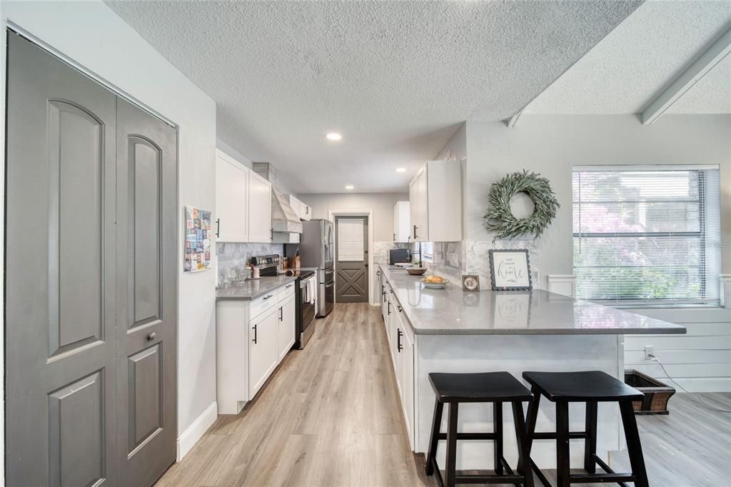 En Venta: $529,900 (4 camas, 3 baños, 2295 Pies cuadrados)