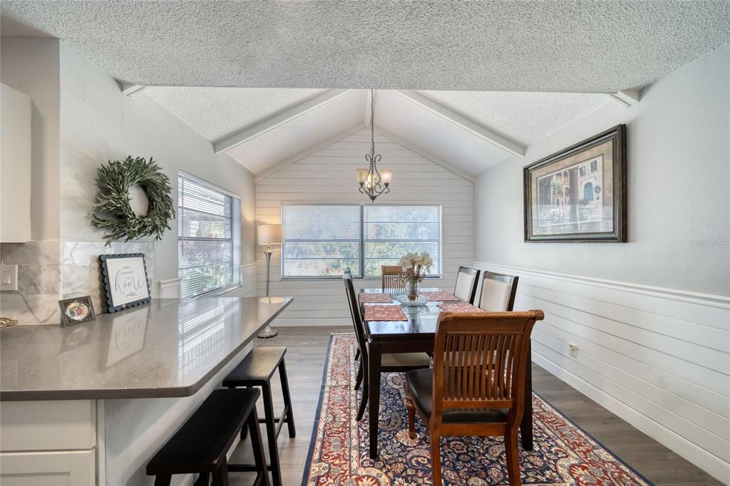 En Venta: $529,900 (4 camas, 3 baños, 2295 Pies cuadrados)