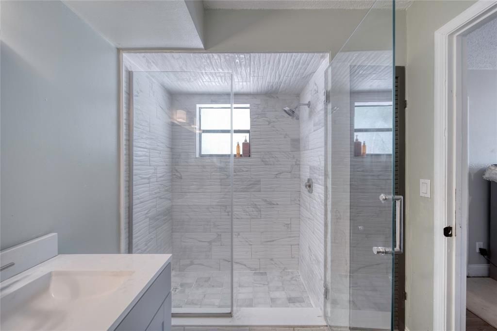 En Venta: $529,900 (4 camas, 3 baños, 2295 Pies cuadrados)