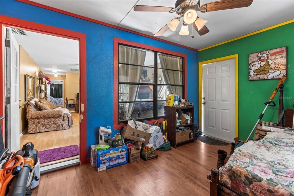 На продажу: $295,000 (4 спален, 3 ванн, 2037 Квадратных фут)