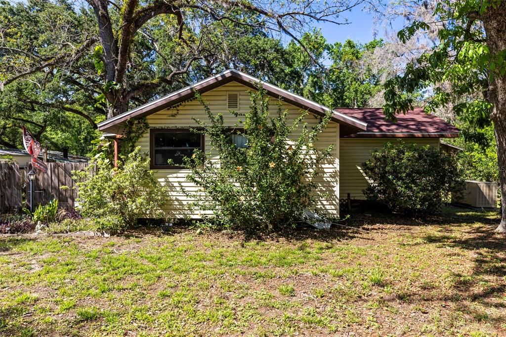 На продажу: $295,000 (4 спален, 3 ванн, 2037 Квадратных фут)