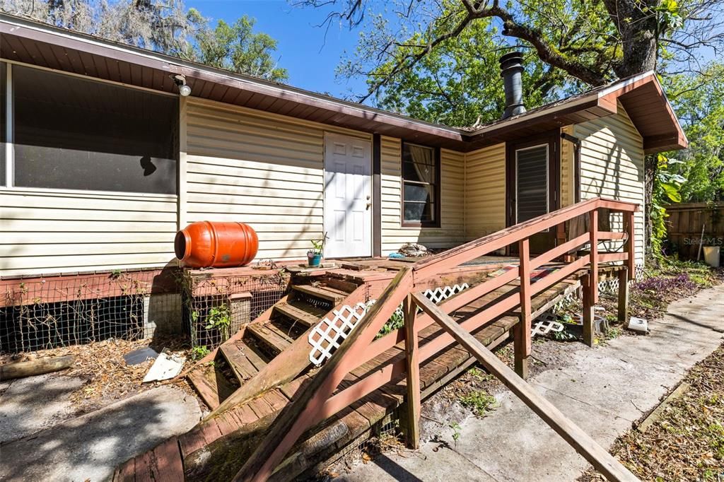 На продажу: $295,000 (4 спален, 3 ванн, 2037 Квадратных фут)