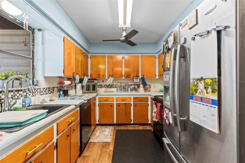 На продажу: $295,000 (4 спален, 3 ванн, 2037 Квадратных фут)