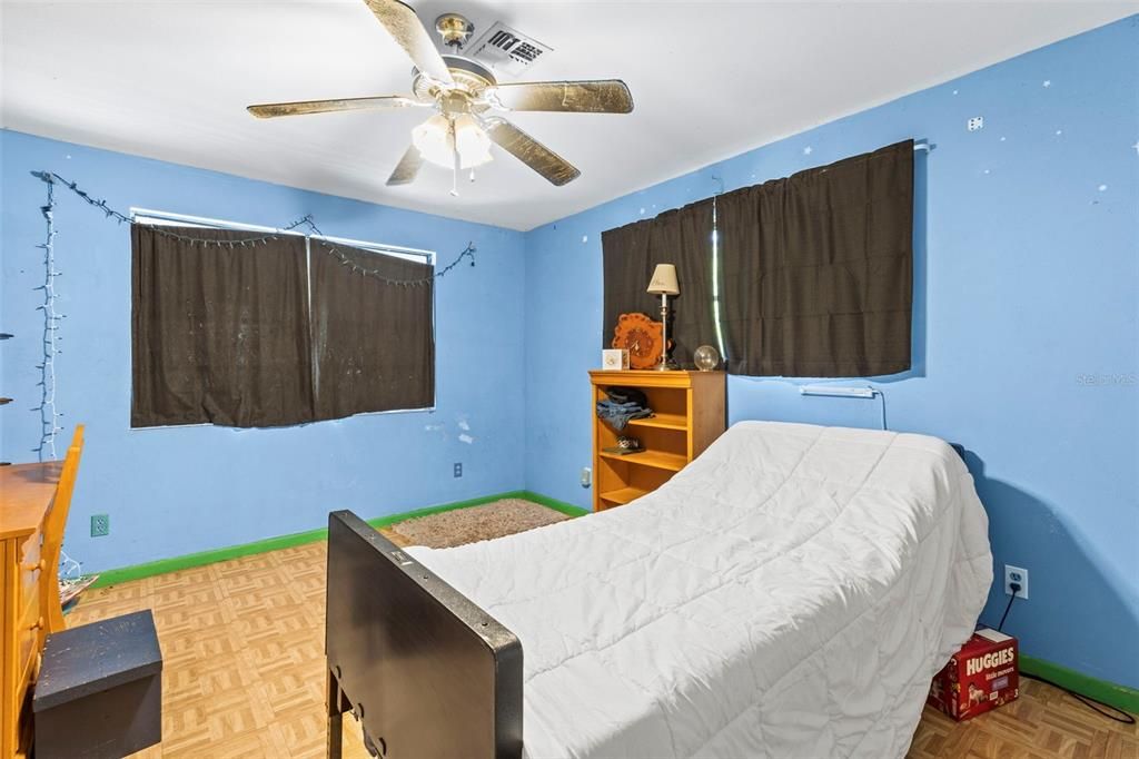 На продажу: $295,000 (4 спален, 3 ванн, 2037 Квадратных фут)