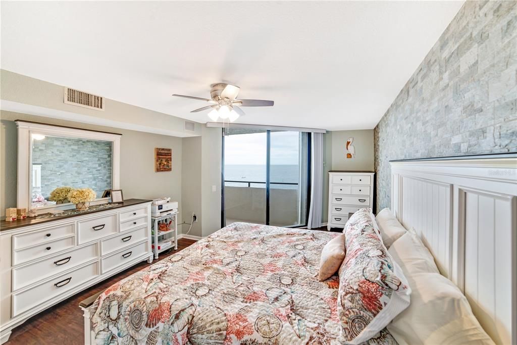 For Sale: $495,000 (3 beds, 2 baths, 1563 Square Feet)