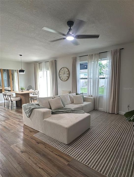 待售: $485,000 (6 贝兹, 3 浴室, 2845 平方英尺)