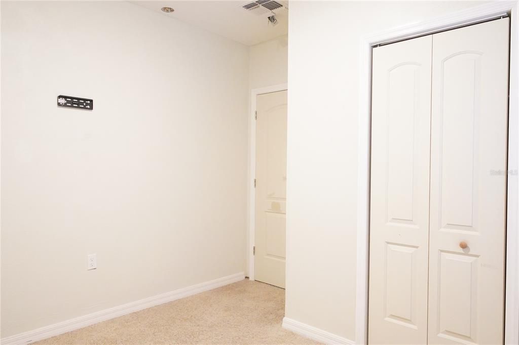 待售: $485,000 (6 贝兹, 3 浴室, 2845 平方英尺)