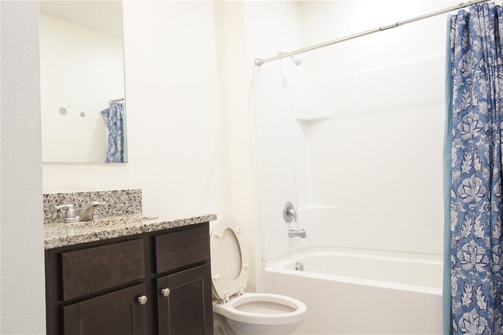 待售: $485,000 (6 贝兹, 3 浴室, 2845 平方英尺)