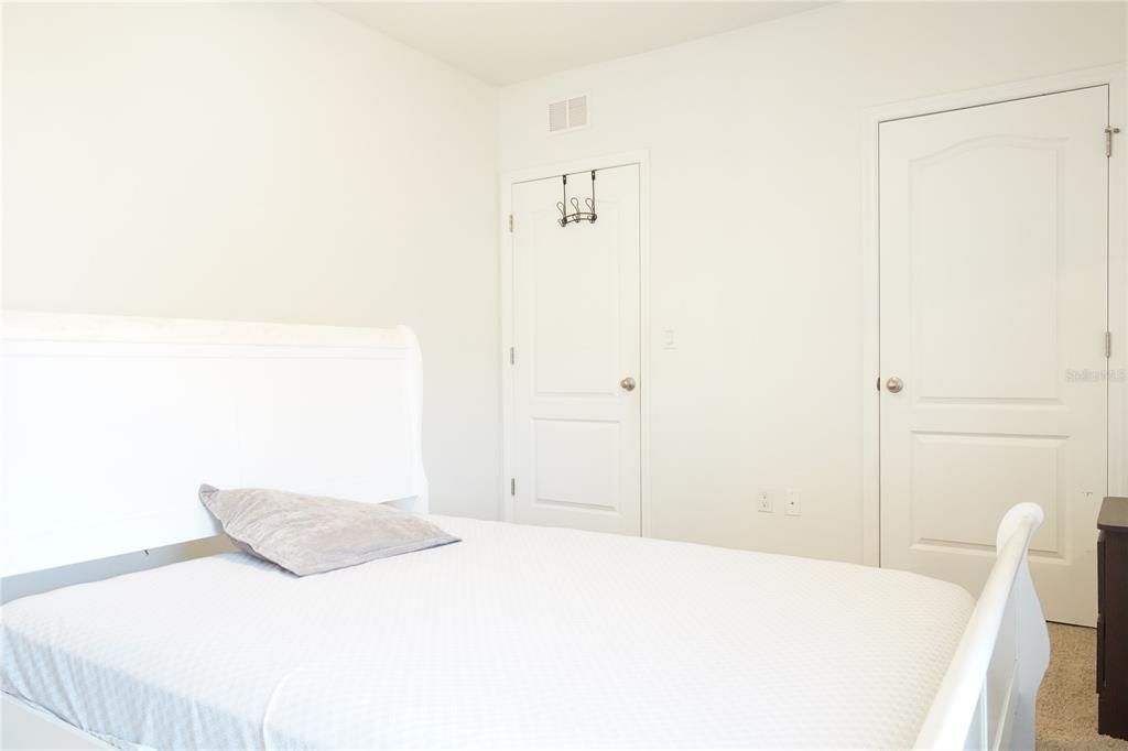 待售: $485,000 (6 贝兹, 3 浴室, 2845 平方英尺)