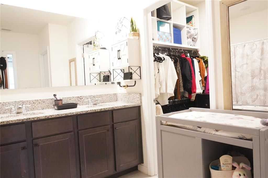 待售: $485,000 (6 贝兹, 3 浴室, 2845 平方英尺)