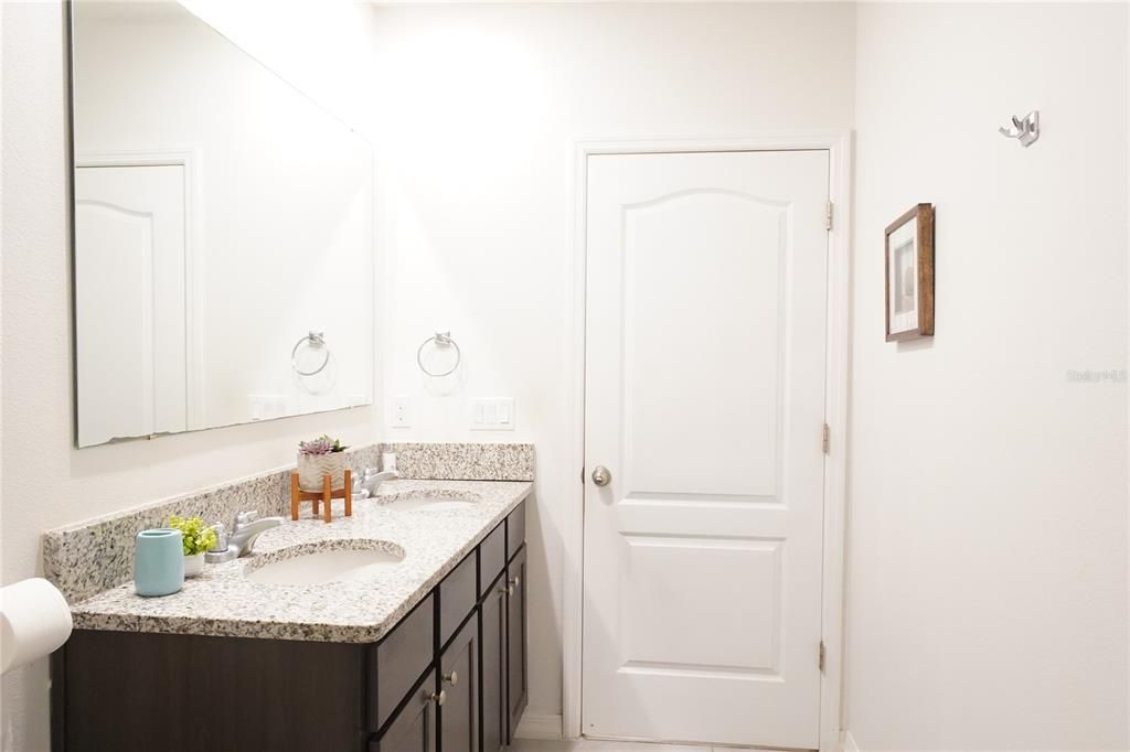 待售: $485,000 (6 贝兹, 3 浴室, 2845 平方英尺)