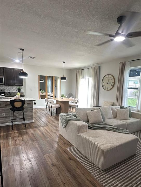 待售: $485,000 (6 贝兹, 3 浴室, 2845 平方英尺)