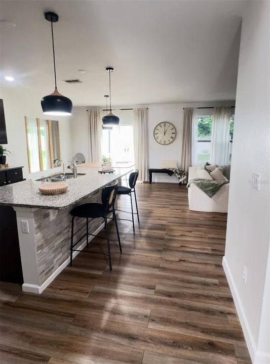 待售: $485,000 (6 贝兹, 3 浴室, 2845 平方英尺)