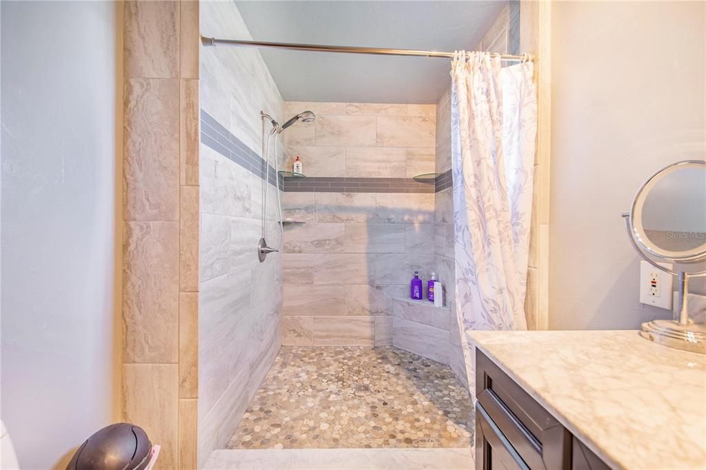 En Venta: $1,200,000 (4 camas, 4 baños, 3788 Pies cuadrados)