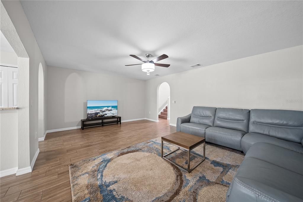 En Renta: $2,050 (3 camas, 2 baños, 1670 Pies cuadrados)