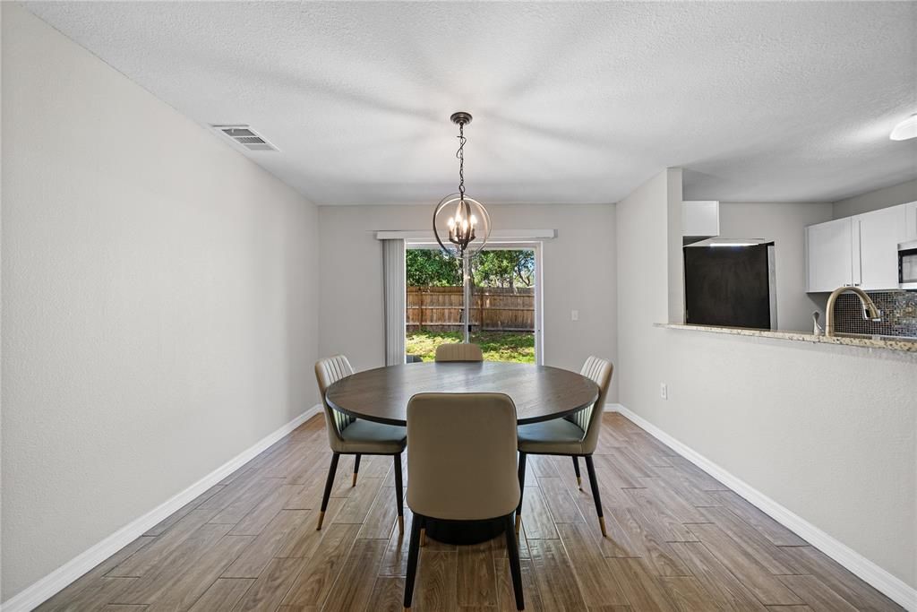 En Renta: $2,050 (3 camas, 2 baños, 1670 Pies cuadrados)