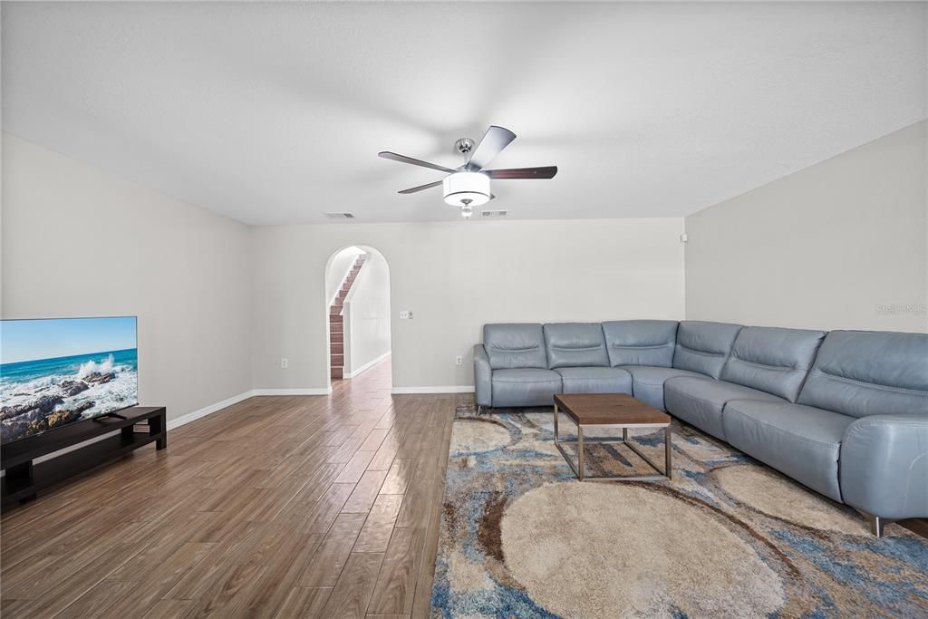 En Renta: $2,050 (3 camas, 2 baños, 1670 Pies cuadrados)