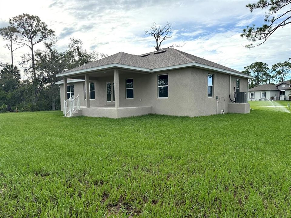 Под контрактом: $325,350 (4 спален, 2 ванн, 1755 Квадратных фут)