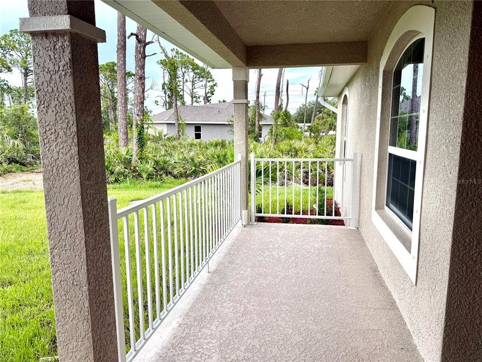 Под контрактом: $325,350 (4 спален, 2 ванн, 1755 Квадратных фут)