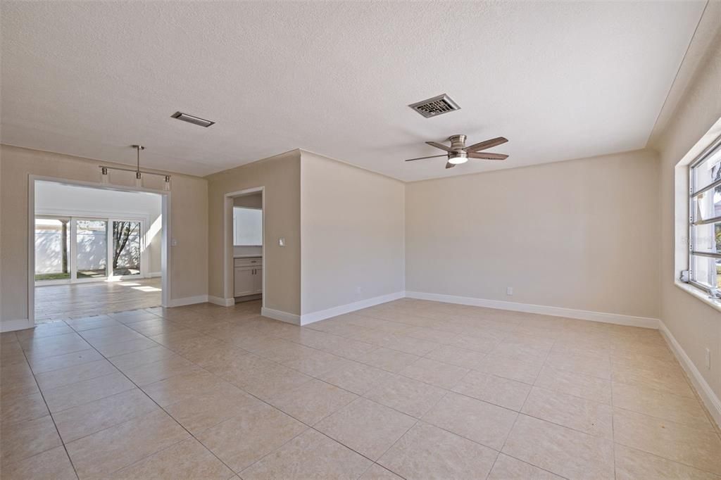 For Sale: $699,000 (4 beds, 3 baths, 2124 Square Feet)