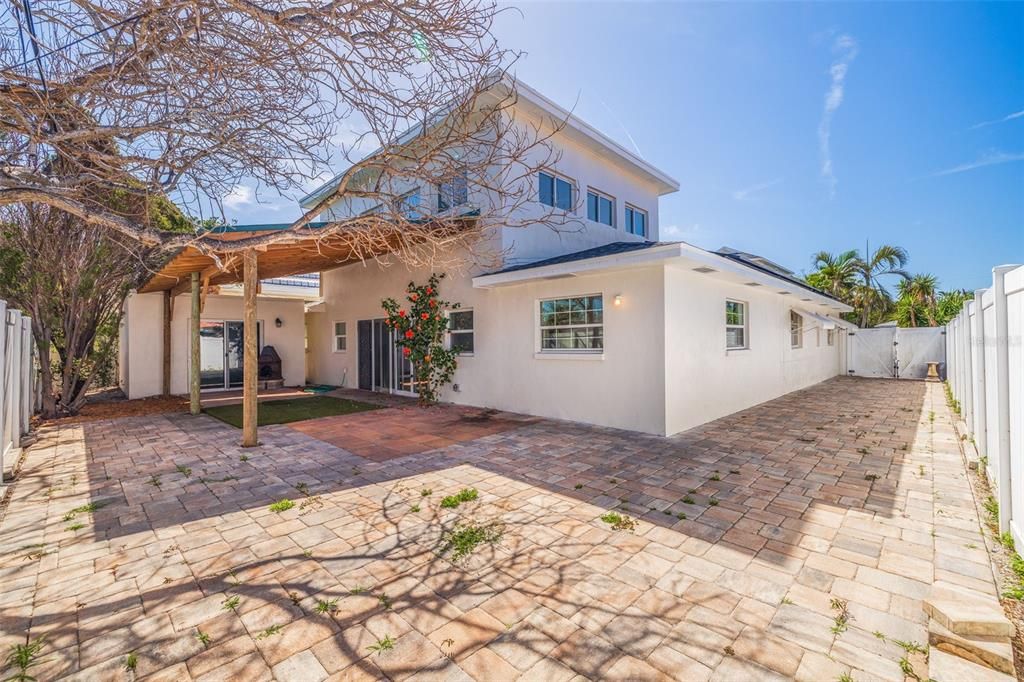 For Sale: $699,000 (4 beds, 3 baths, 2124 Square Feet)