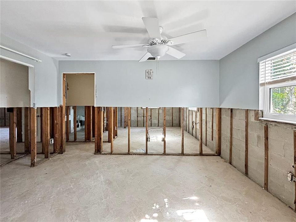 Active With Contract: $474,999 (3 beds, 2 baths, 1252 Square Feet)