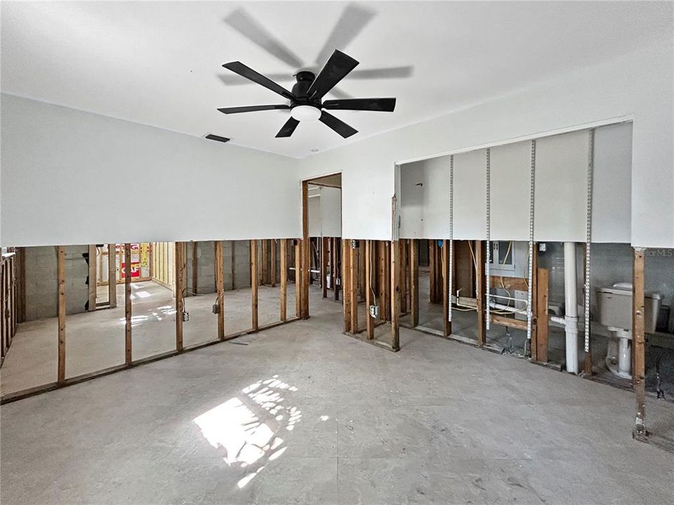 Active With Contract: $474,999 (3 beds, 2 baths, 1252 Square Feet)