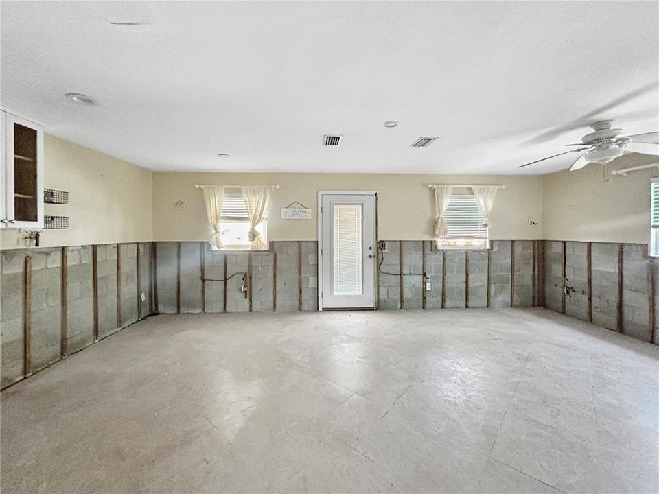 Active With Contract: $474,999 (3 beds, 2 baths, 1252 Square Feet)