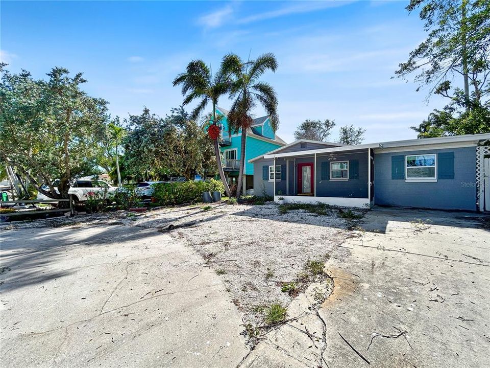 Active With Contract: $474,999 (3 beds, 2 baths, 1252 Square Feet)