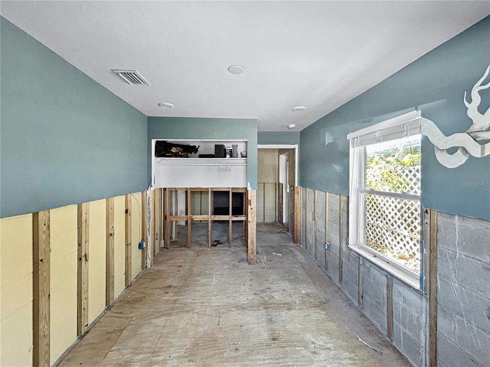 Active With Contract: $474,999 (3 beds, 2 baths, 1252 Square Feet)