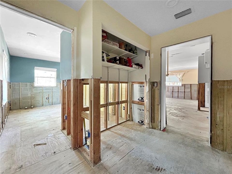 Active With Contract: $474,999 (3 beds, 2 baths, 1252 Square Feet)