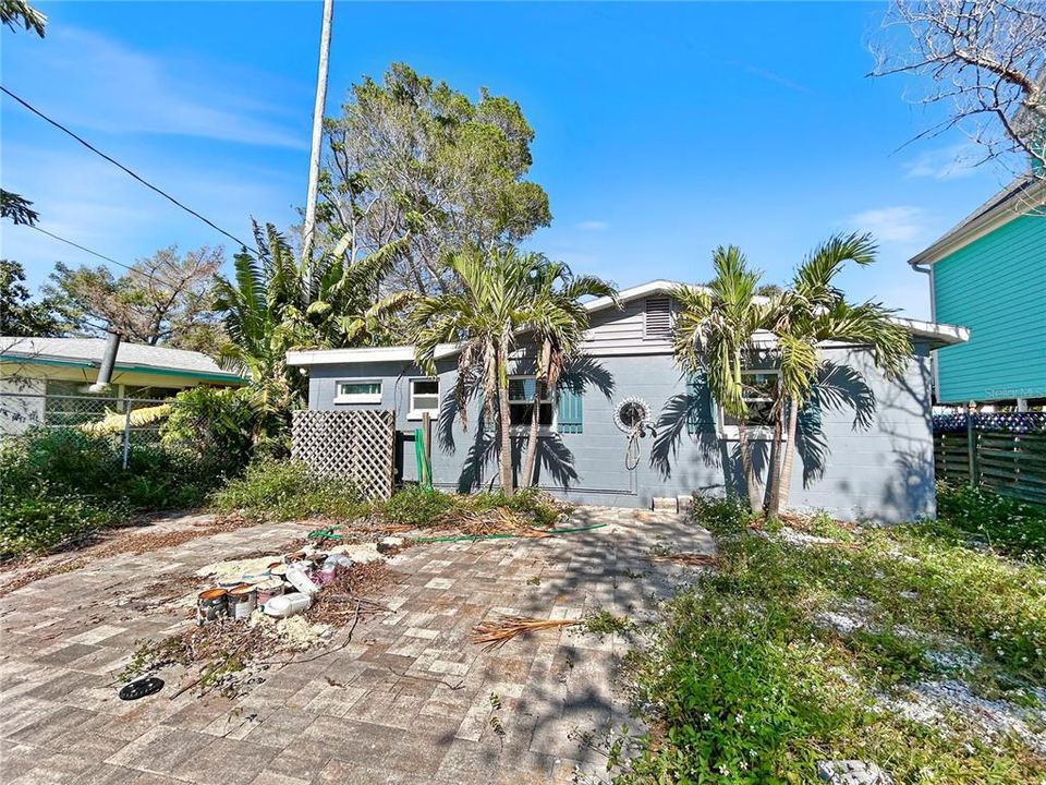 Active With Contract: $474,999 (3 beds, 2 baths, 1252 Square Feet)