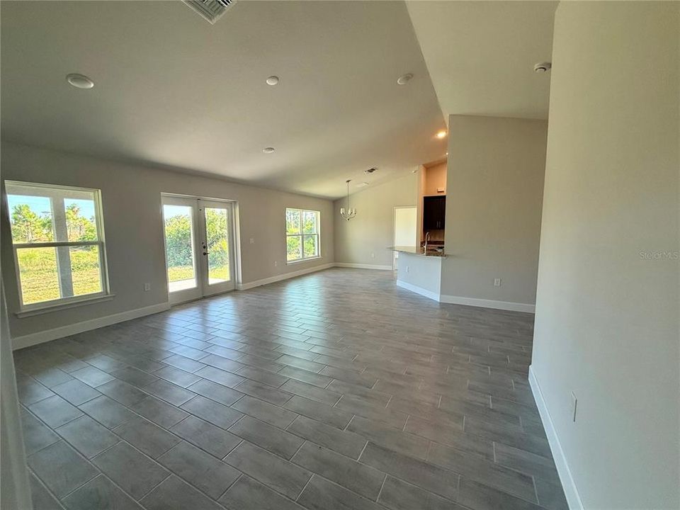 For Sale: $341,250 (4 beds, 2 baths, 1755 Square Feet)