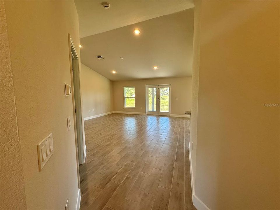 For Sale: $341,250 (4 beds, 2 baths, 1755 Square Feet)