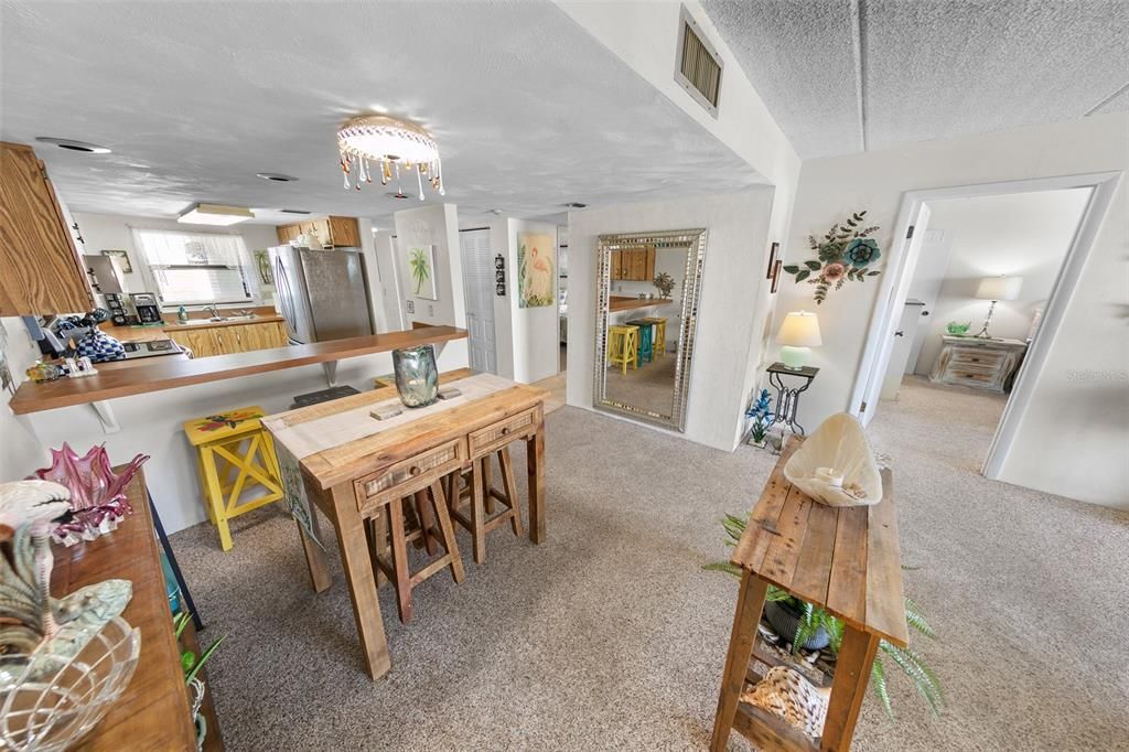 For Sale: $349,900 (2 beds, 2 baths, 1013 Square Feet)