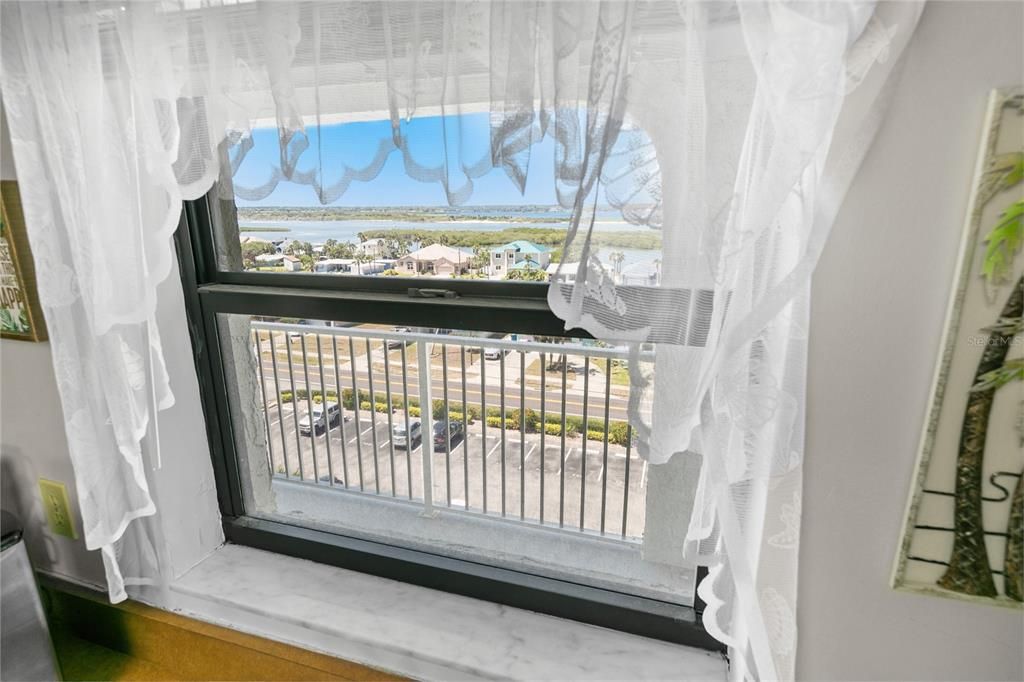 For Sale: $349,900 (2 beds, 2 baths, 1013 Square Feet)