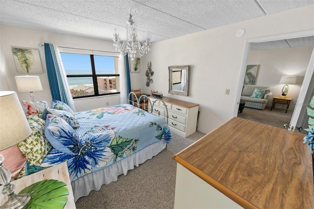 For Sale: $349,900 (2 beds, 2 baths, 1013 Square Feet)